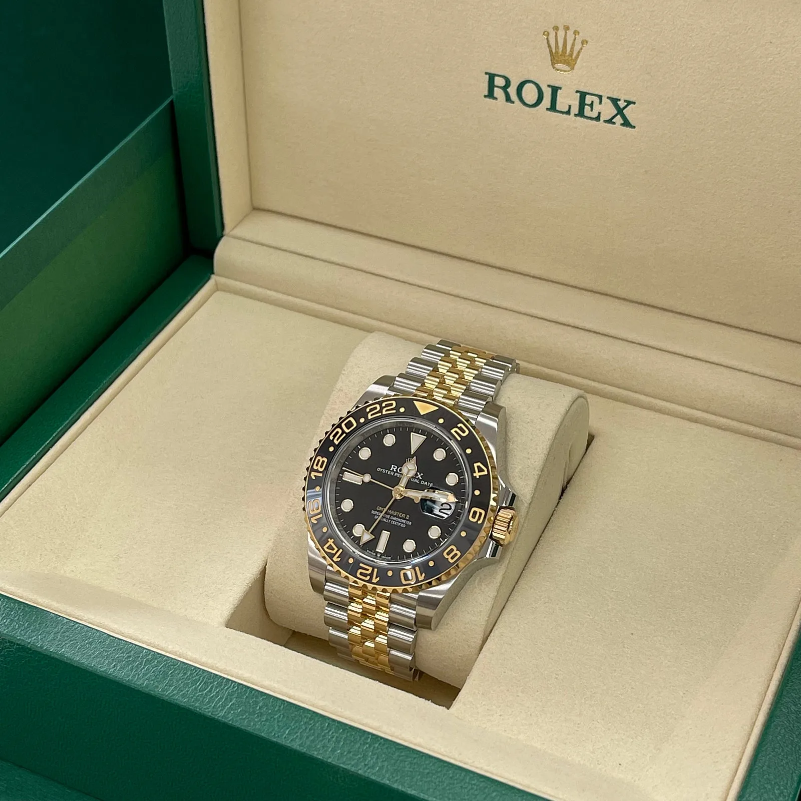 롤렉스 GMT MASTER 2 흑콤 쥬빌레 M126713GRNR-0001 2026 사진 8