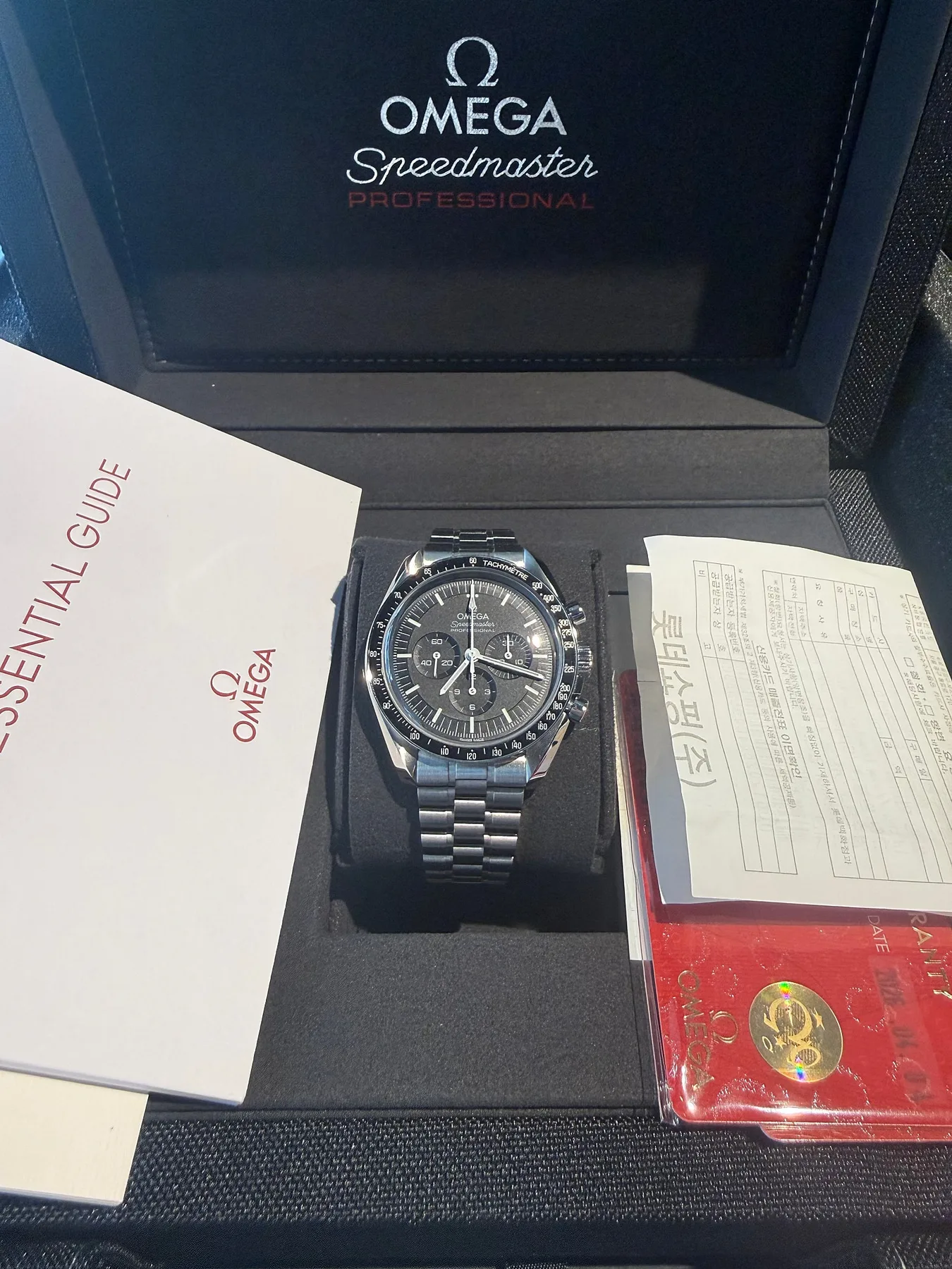 오메가 Speedmaster Moonwatch Professional 2026 사진 8