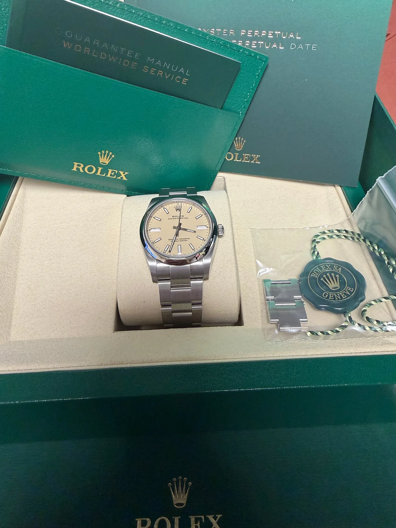 롤렉스 오이스터퍼페츄얼 34mm 베이지 124200 2026 사진 4