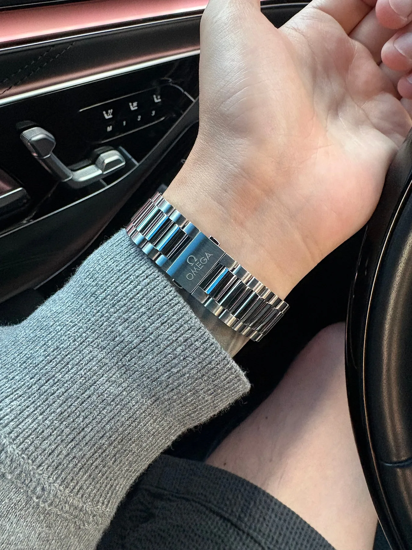 오메가 씨마스터 아쿠아테라 38mm 쉐이드 샌드스톤 2025 사진 7
