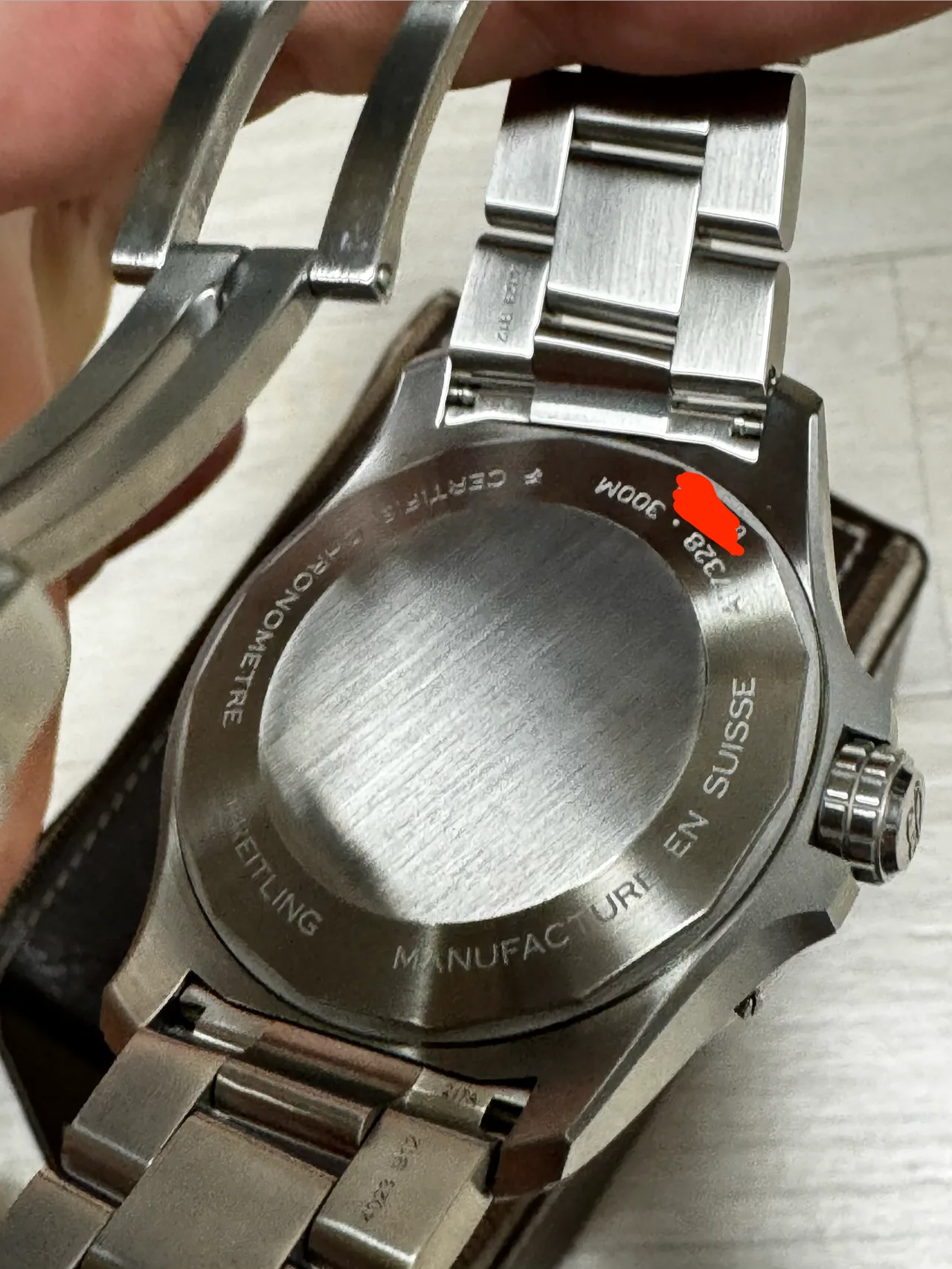 브라이틀링 어벤져 42mm 검판 2026 사진 7