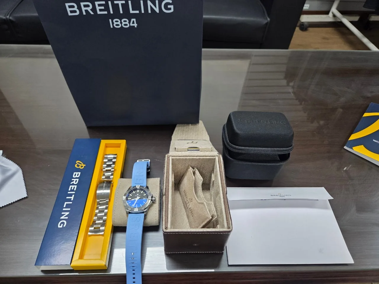 브라이틀링 어벤져 오토매틱 42 2026 사진 4