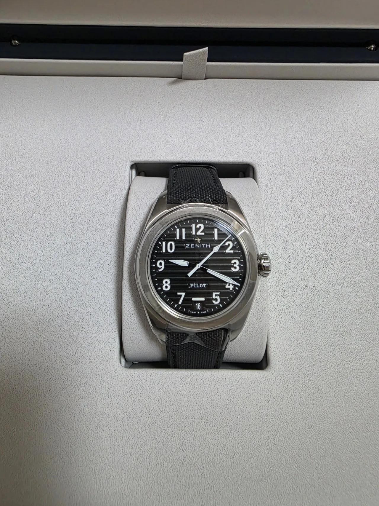 제니스 파일럿 오토매틱 40mm 검판 새제품 2026 사진 1