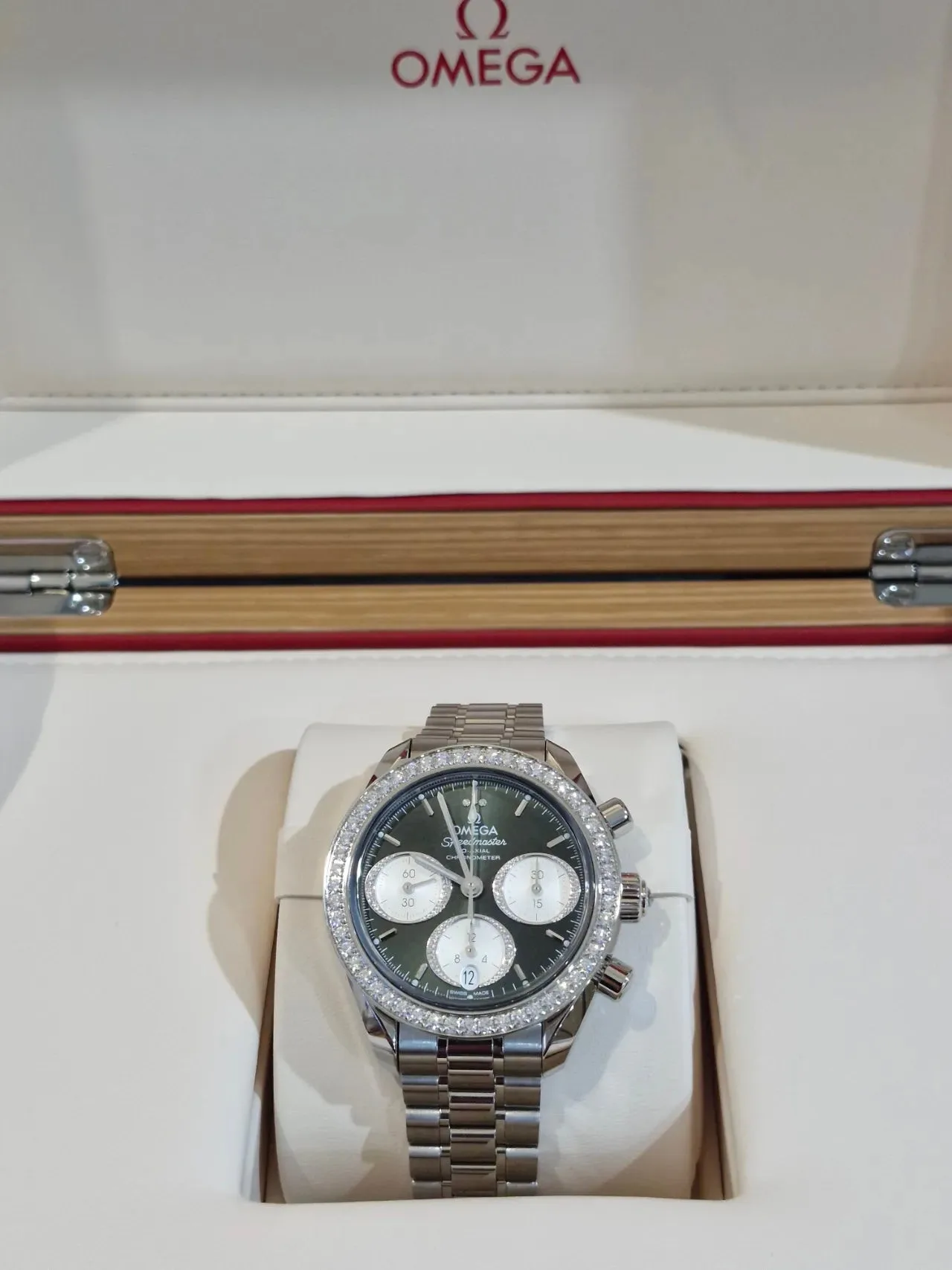 오메가 스피드마스터 38mm 그린다이얼 베젤다이아 2026 사진 2