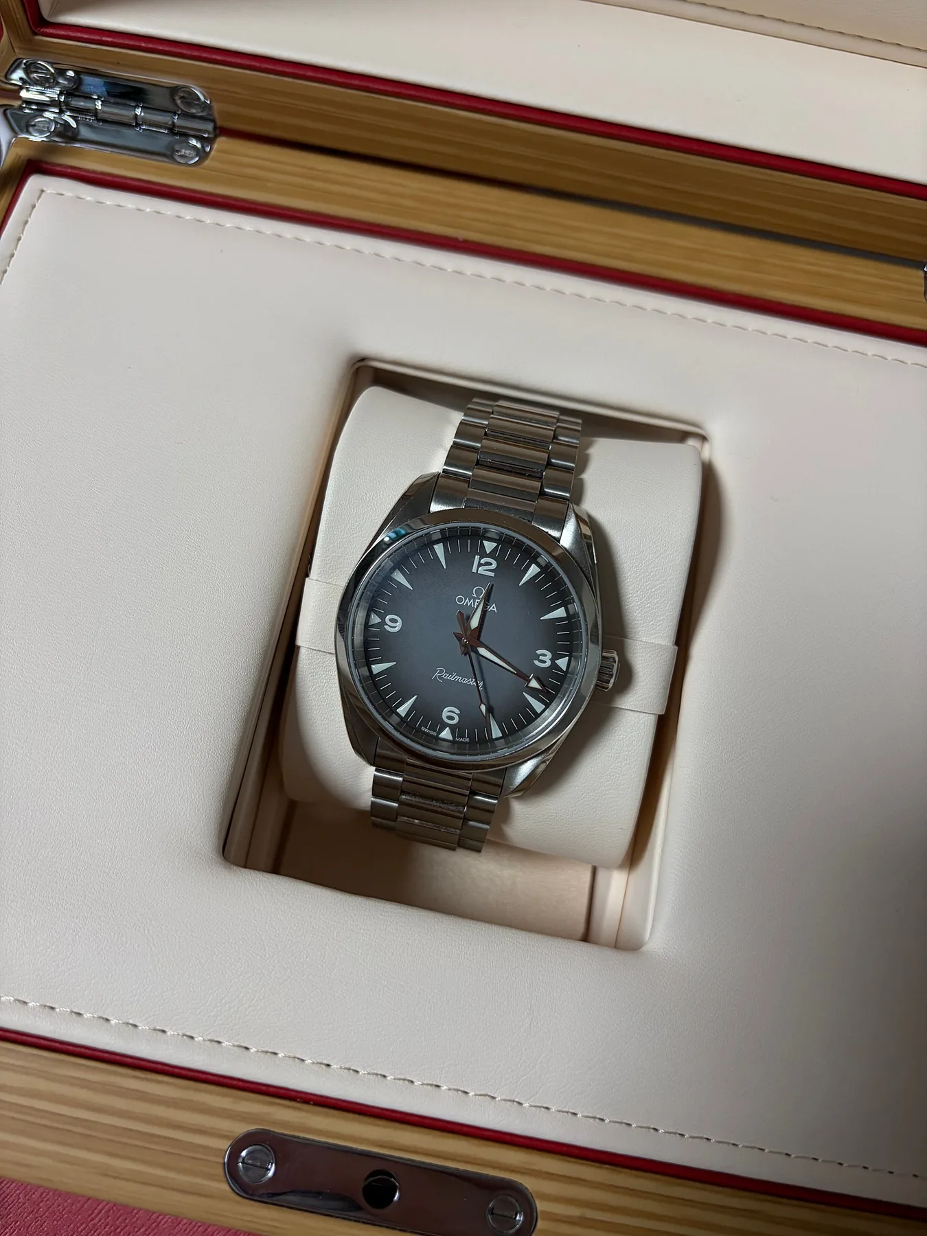 오메가 씨마스터 레일마스터 38mm 2025 사진 2