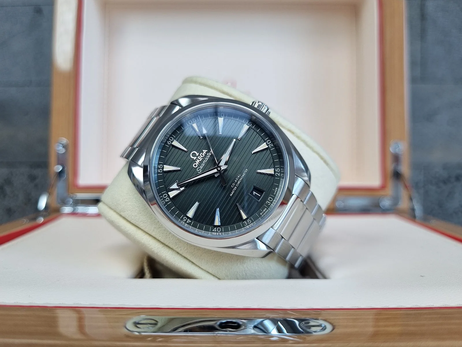 오메가 씨마스터 아쿠아테라 41mm 그린 2022 사진 2