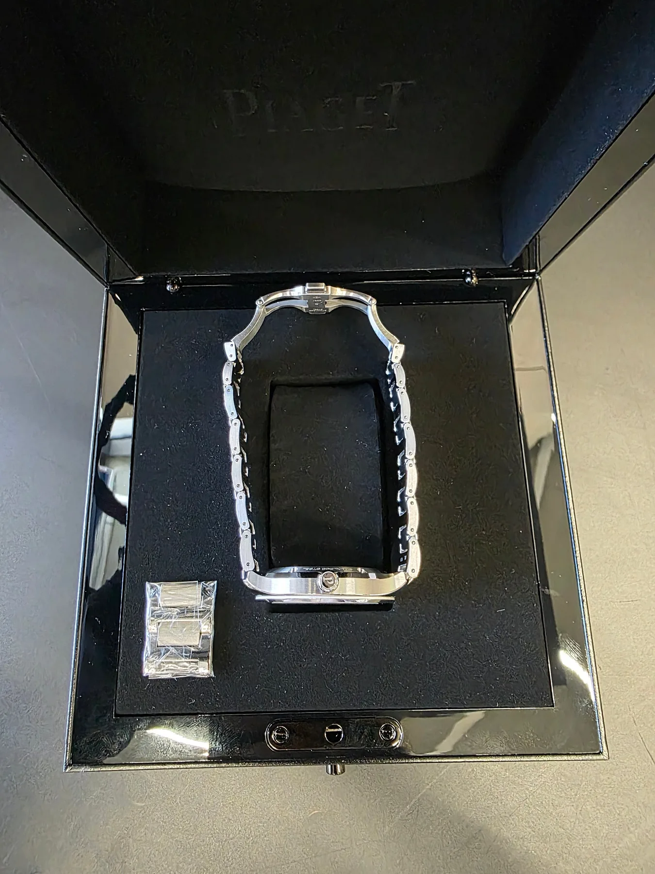 피아제 폴로 데이트 뉴필드 42mm 그린 다이얼 스틸 G0A49022 2026 사진 5