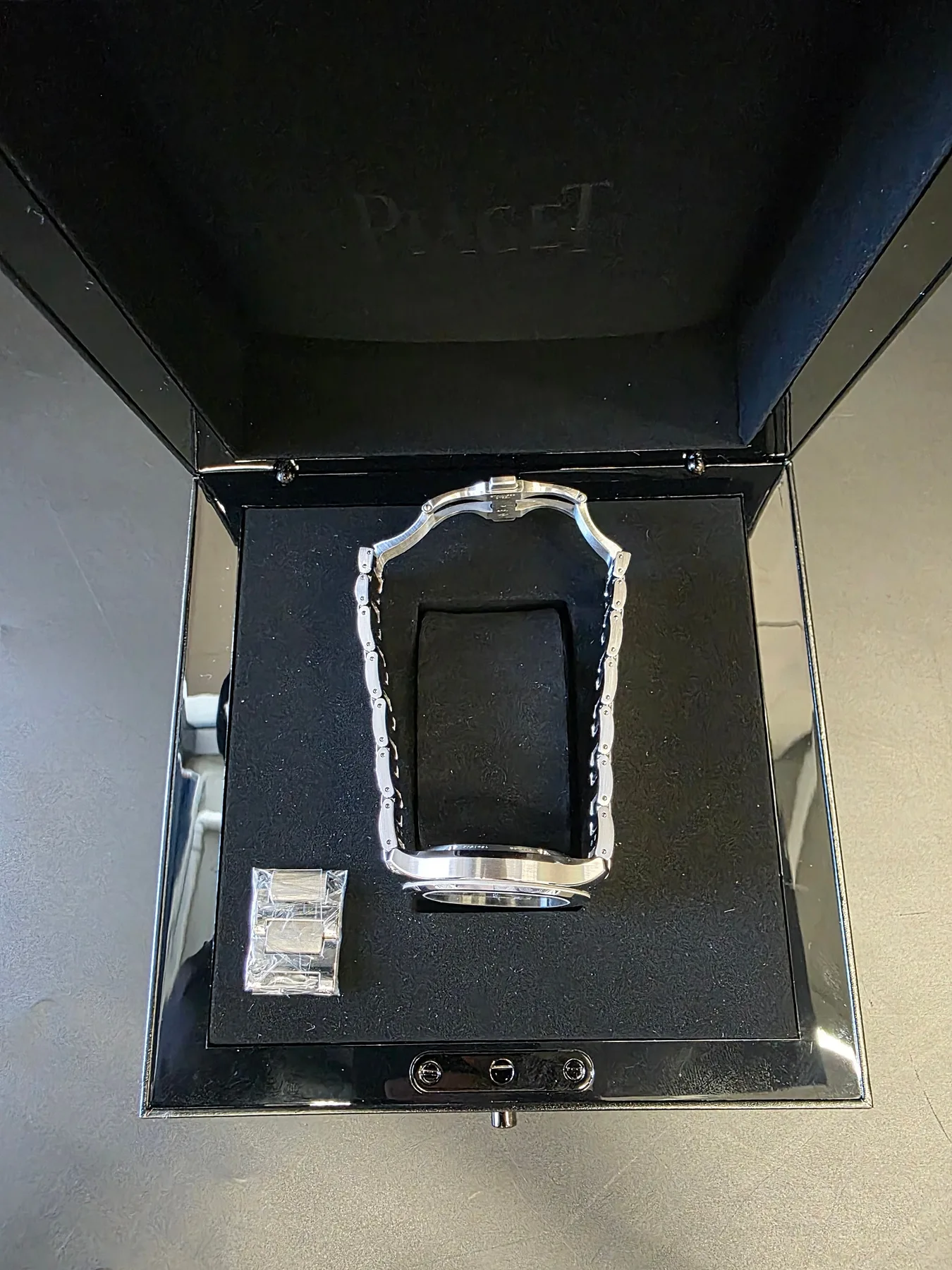 피아제 폴로 데이트 뉴필드 42mm 그린 다이얼 스틸 G0A49022 2026 사진 6