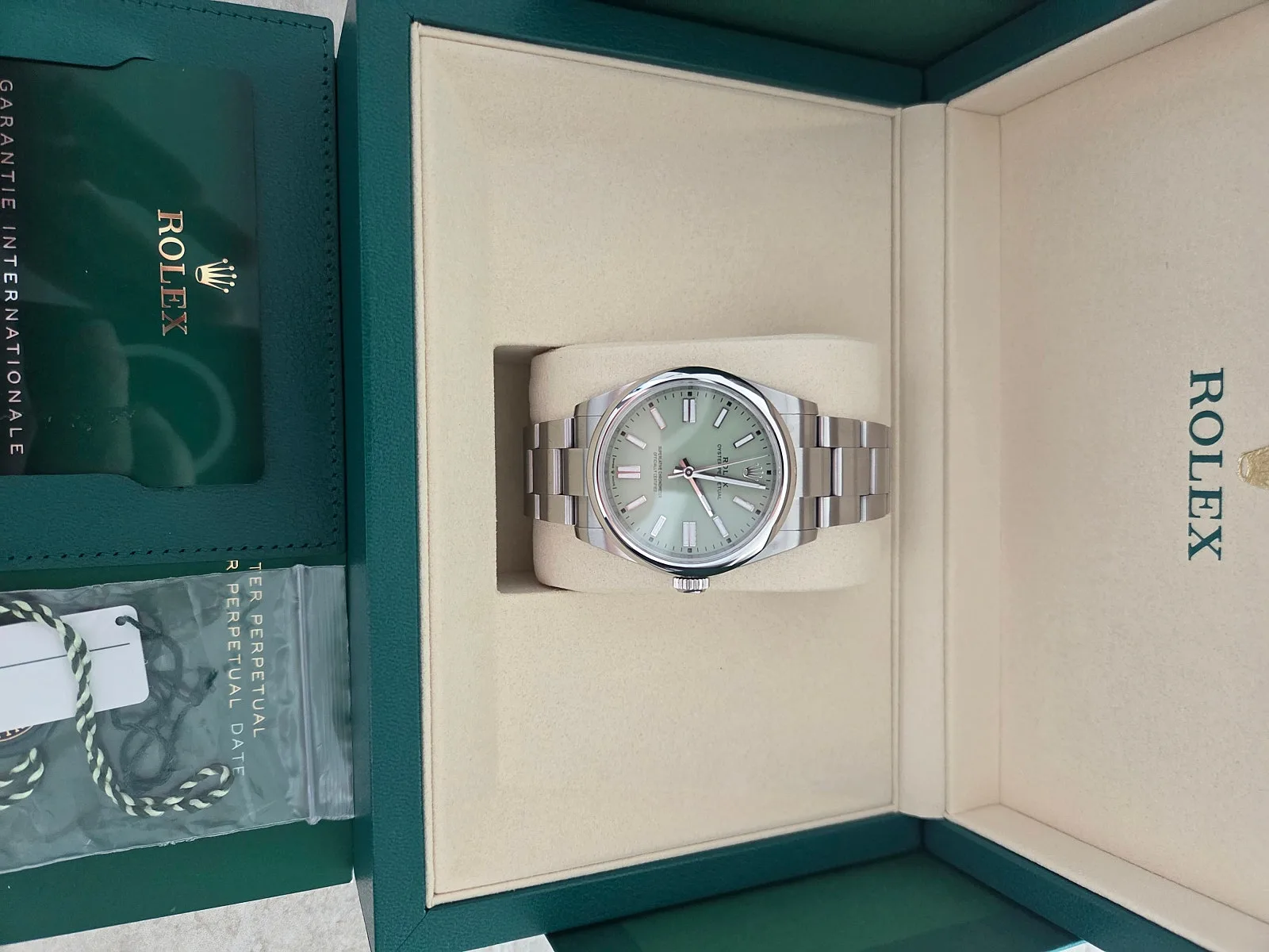 롤렉스 오이스터 퍼페츄얼 41 피스타치오 2025 사진 6