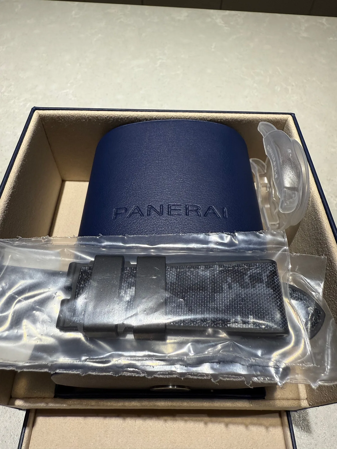 파네라이 섭머저블 네이비씰 44mm PAM01323 2024 사진 1