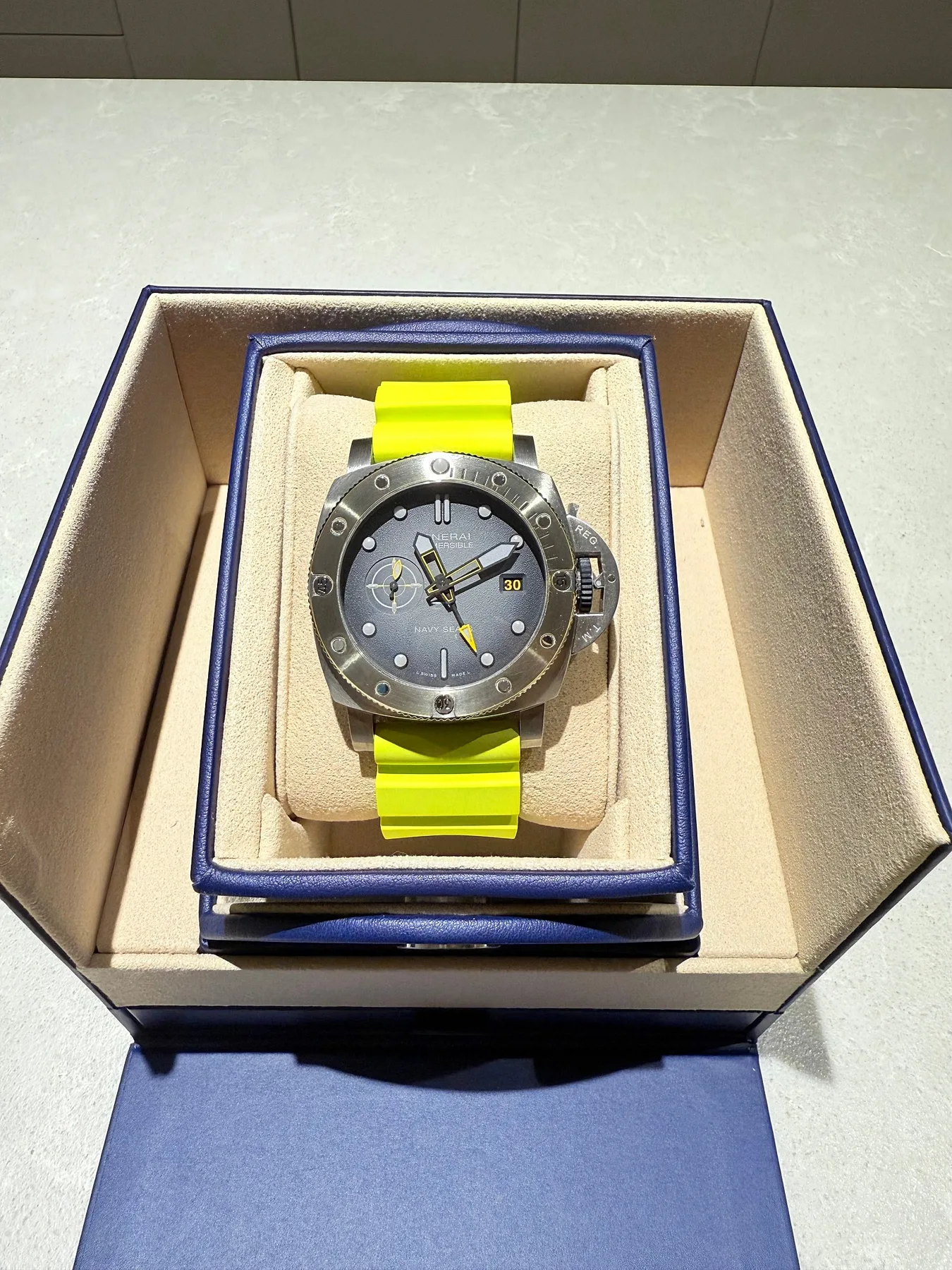 파네라이 섭머저블 네이비씰 44mm PAM01323 2024 사진 8