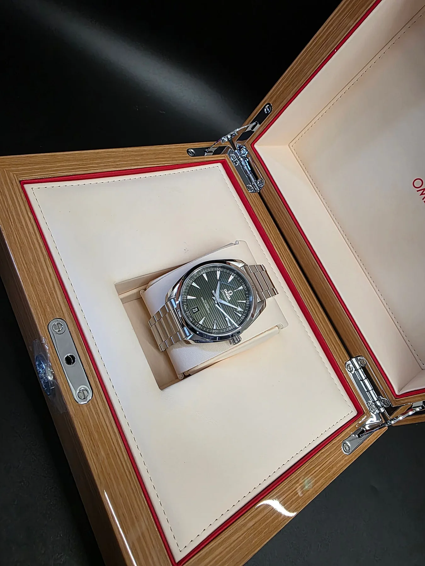 오메가 씨마스터 아쿠아테라 41mm 그린 스틸 2020 사진 2