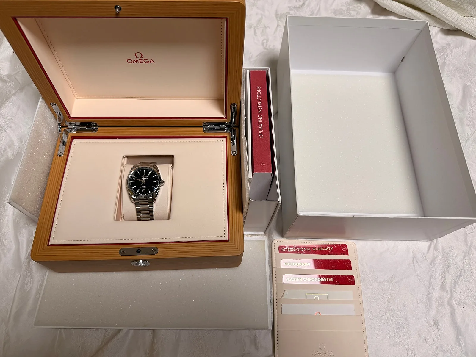 오메가 아쿠아테라 블랙래커 38mm 2024 사진 1