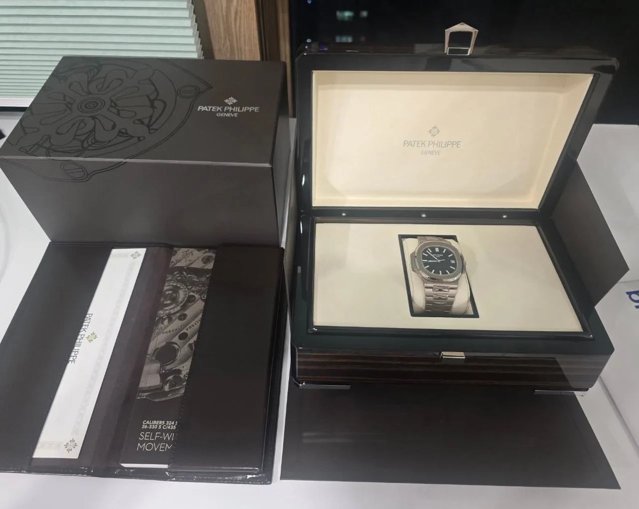 파텍필립 노틸러스 5811/1G-001 2025 사진 2
