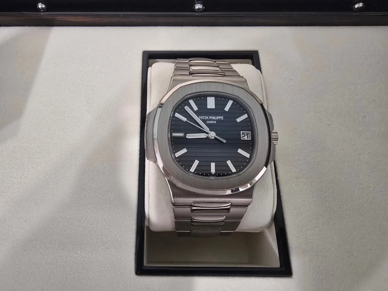 파텍필립 노틸러스 5811/1G-001 2025 사진 5