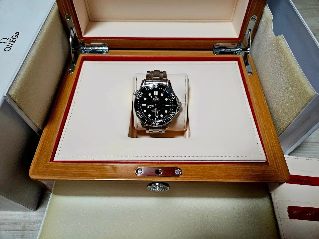 오메가 씨마스터 다이버 300 검판 2021 사진 5