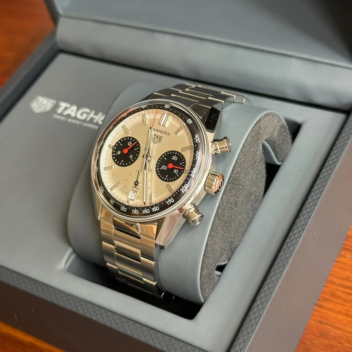 태그호이어 신형 까레라 팬더 CBS2216 2024 사진 3