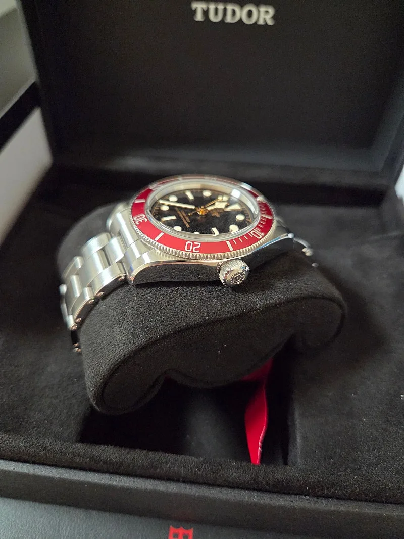튜더 블랙베이 41mm 버건디 베젤 블랙 다이얼 스틸 2025 사진 6