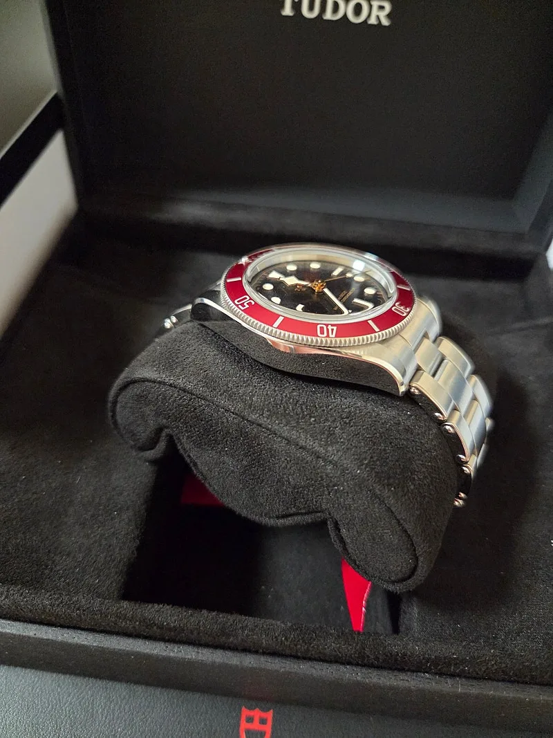 튜더 블랙베이 41mm 버건디 베젤 블랙 다이얼 스틸 2025 사진 7