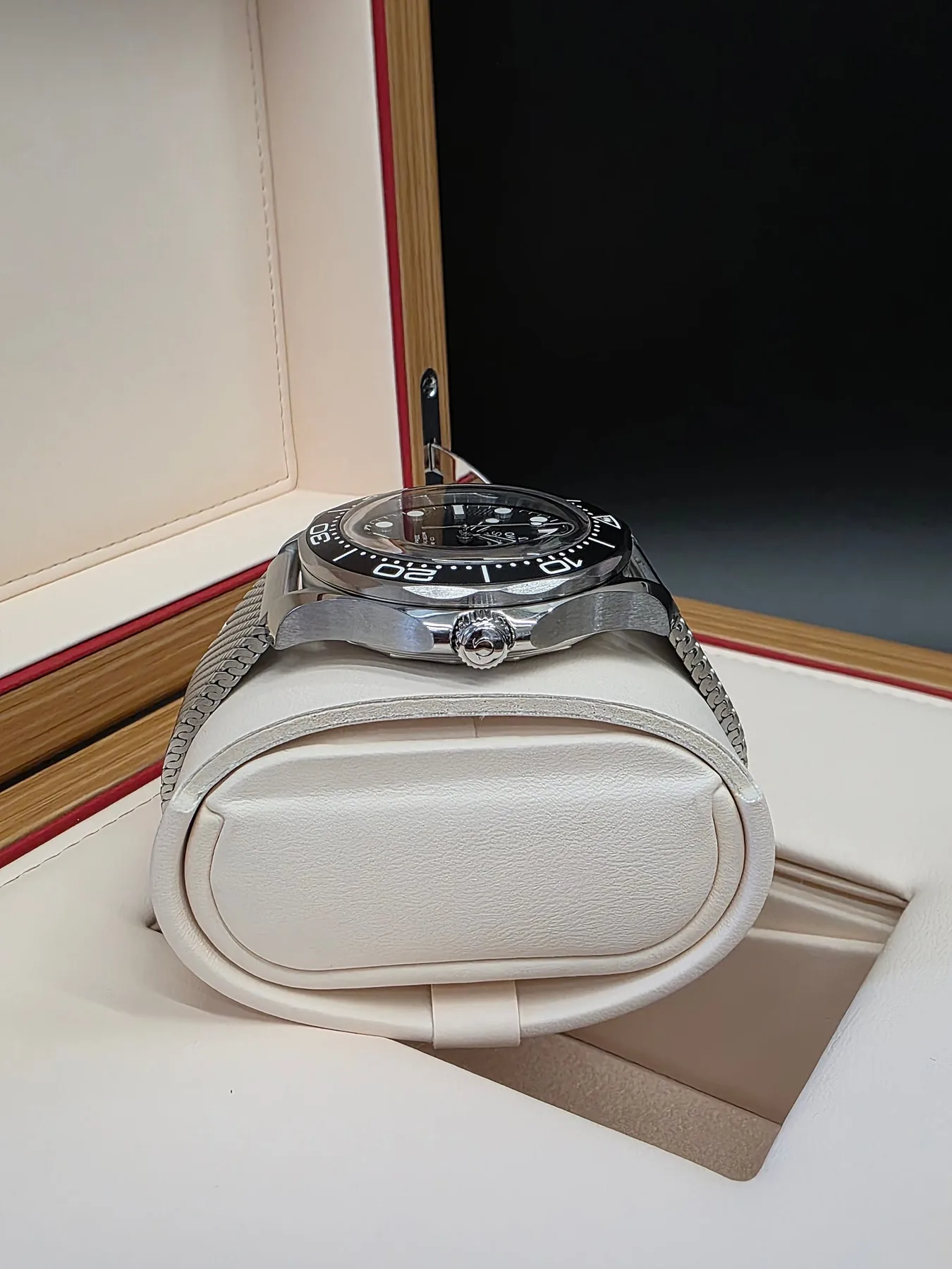 오메가 씨마스터 다이버 300M 42mm 블랙 스틸 2025 사진 4