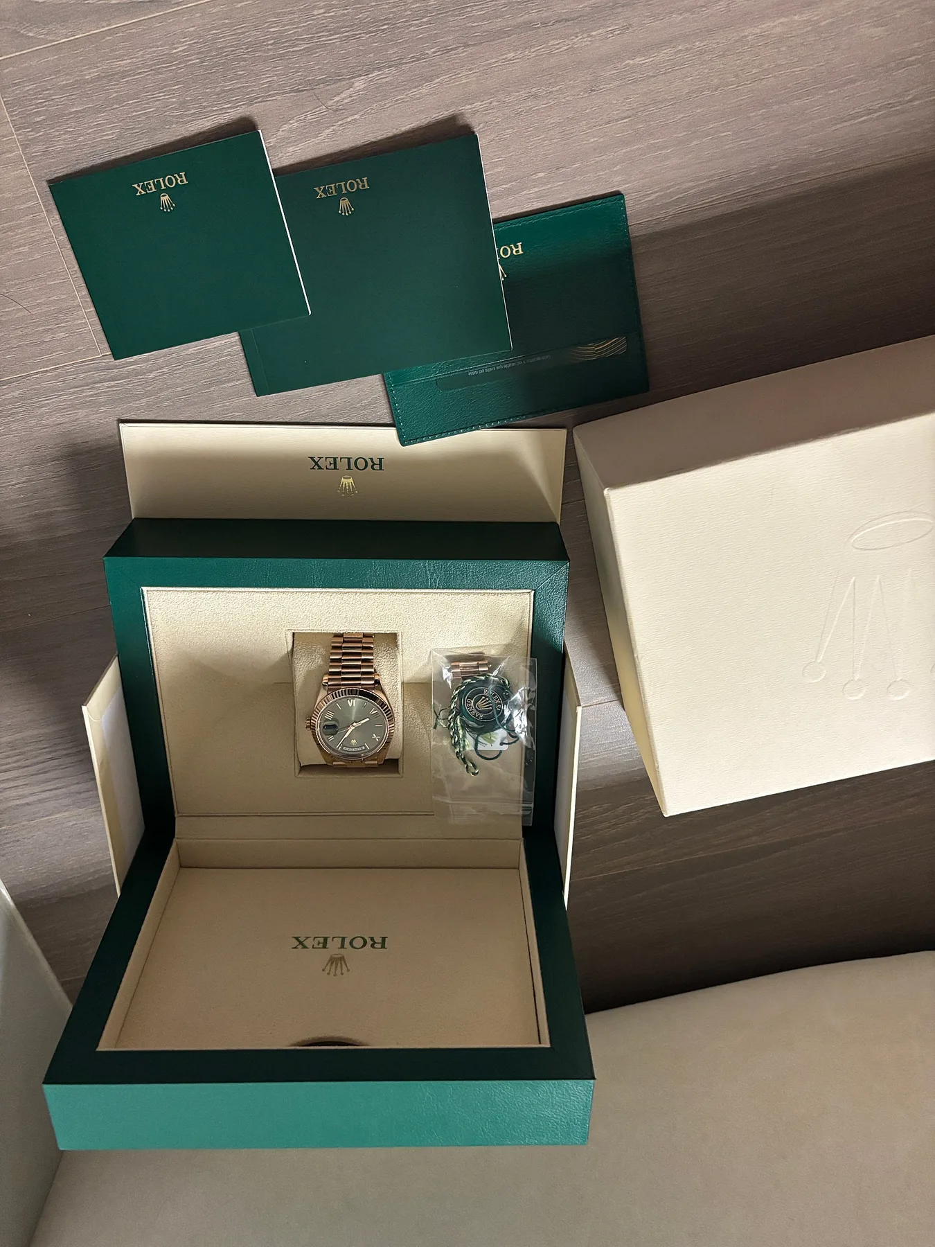 롤렉스 데이데이트 올리브그린 228235 2023 사진 3