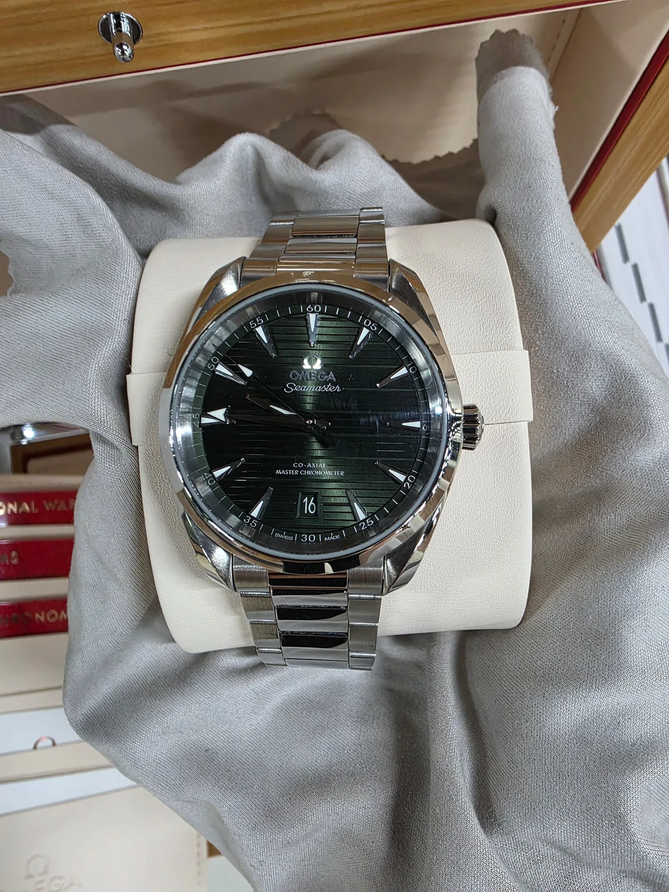 오메가 아쿠아테라 그린 신형 38mm 2024 사진 3