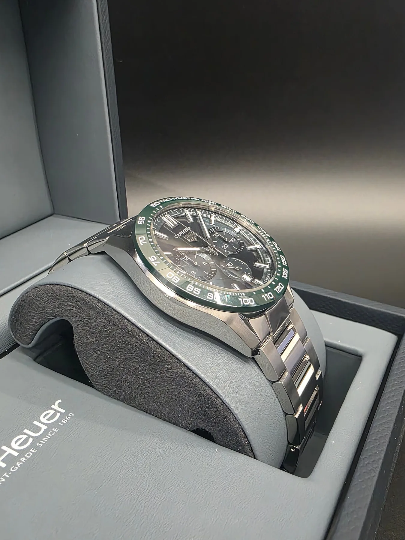 태그호이어 까레라 크로노그래프 44mm 그린 스틸 CBN2A1FN 2023 사진 5