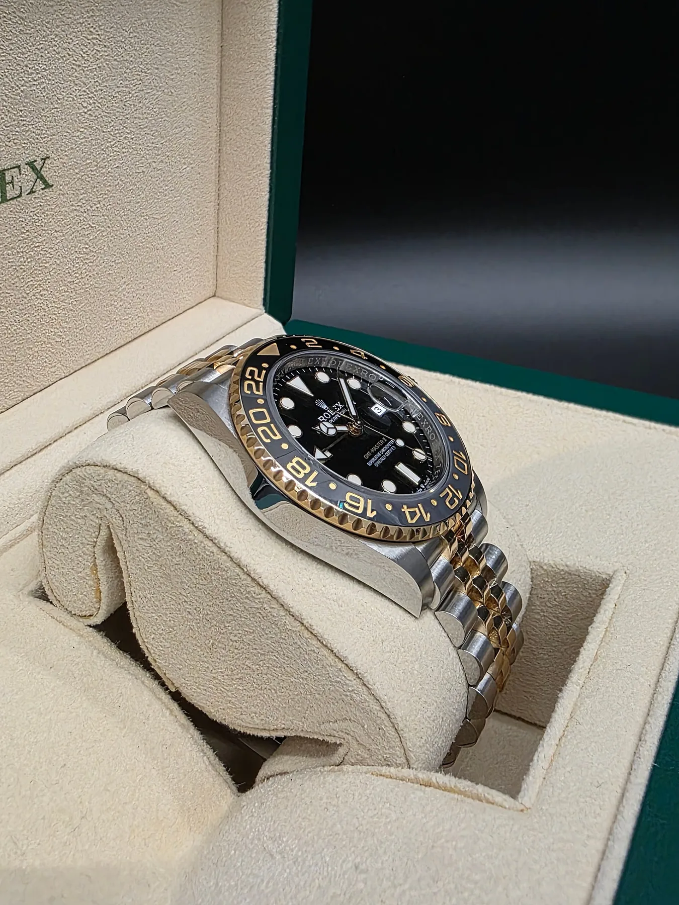 롤렉스 GMT 마스터2 40mm 검판 옐로우골드 콤비 (꿀벌) 2023 사진 5