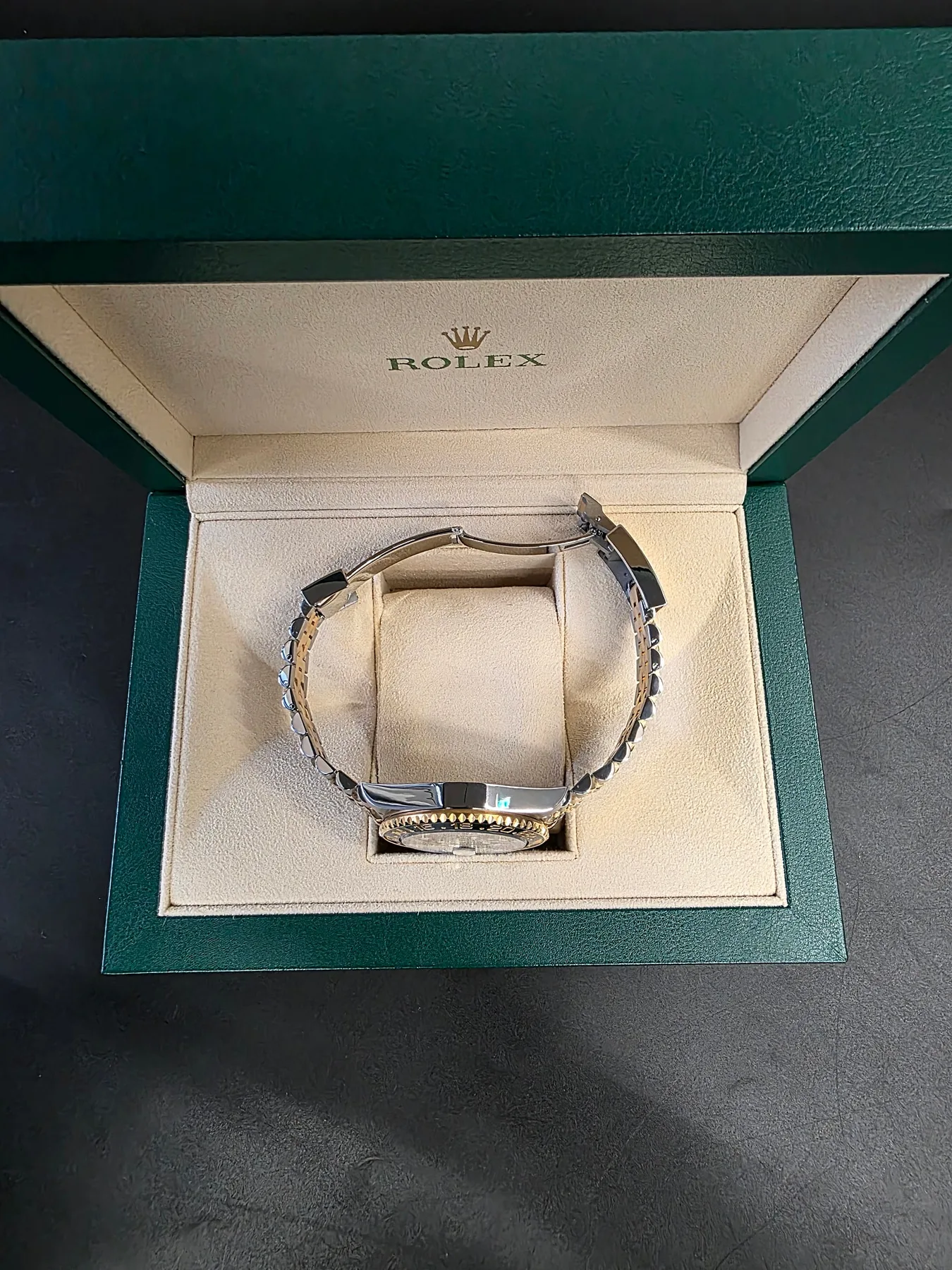 롤렉스 GMT 마스터2 40mm 검판 옐로우골드 콤비 (꿀벌) 2023 사진 7