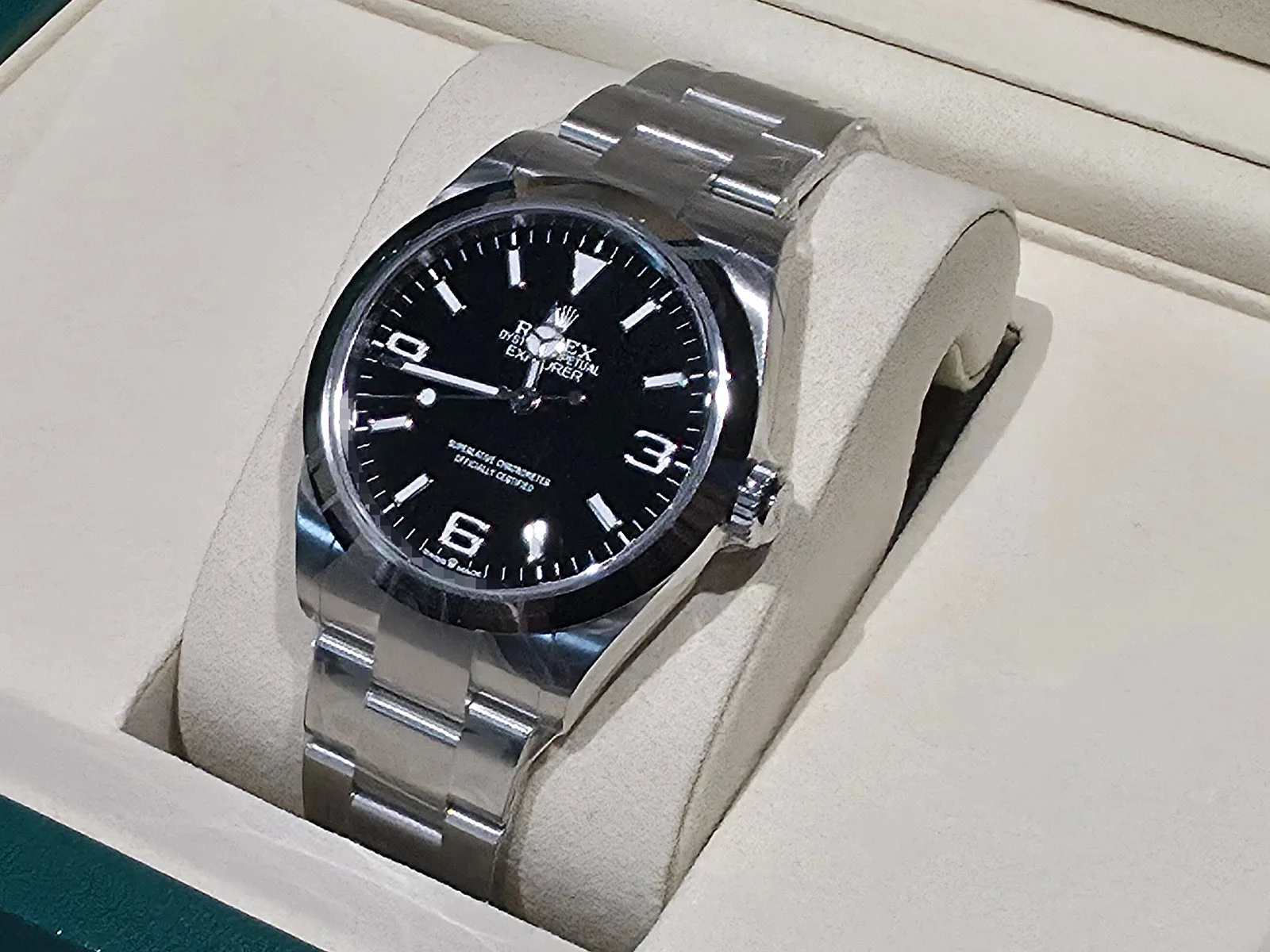 롤렉스 익스플로러 40mm 스테인리스 스틸 블랙판 바&아라빅 인덱스 오이스터 2026 사진 2