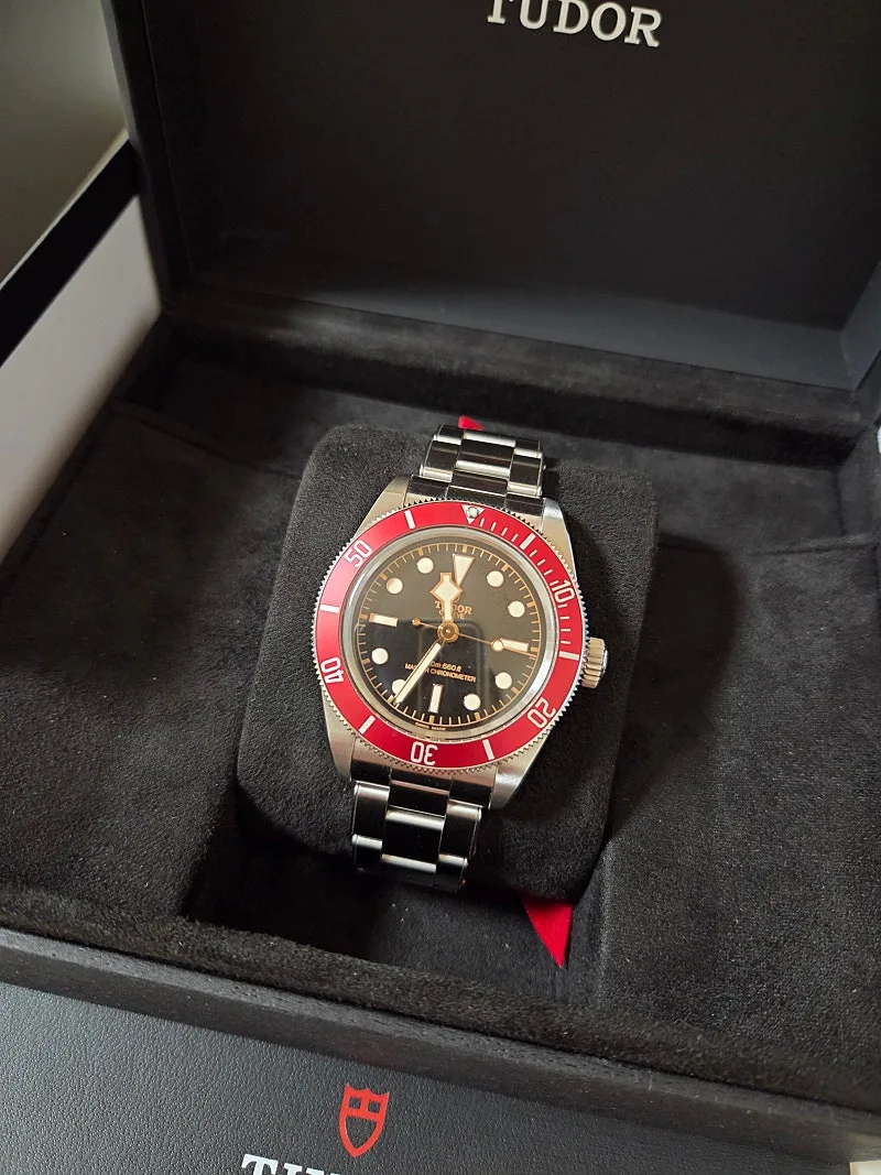 튜더 블랙베이 41mm 버건디 베젤 블랙다이얼 2025 사진 2