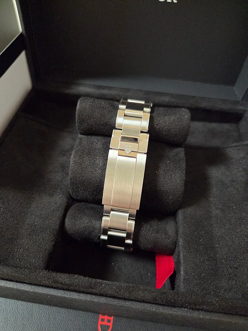 튜더 블랙베이 41mm 버건디 베젤 블랙다이얼 2025 사진 4